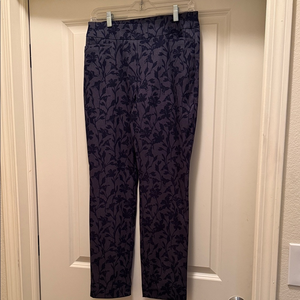 Chico's Navy Floral Woman's Leggings